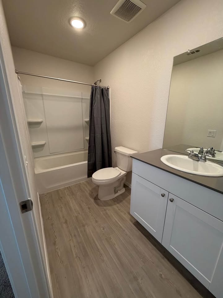 Bathroom with tub